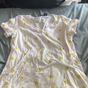 Tahari smiley face t shirt M